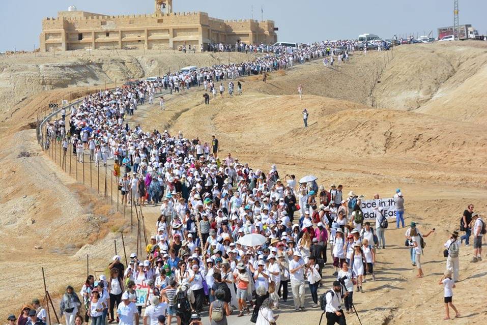 Risoluzione delle immagini per queste e per le donne israeliane è destinata a marchiare insieme il deserto per la pace