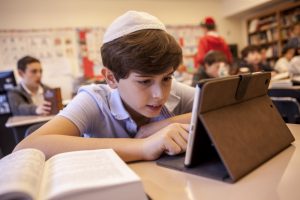 Students at Manhattan Day School, April 19, 2016. (Image by Johnathon Henninger/ For JEIC)